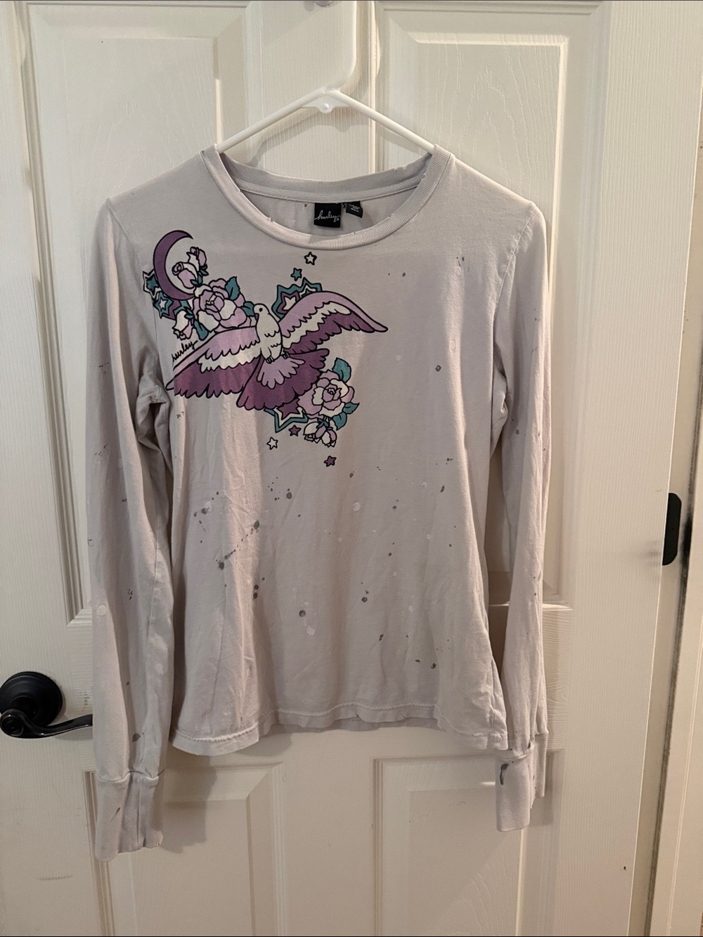 Y2K Vintage Hurley Light Gray Long-Sleeve Tee with Purple Dove Graphic and stars